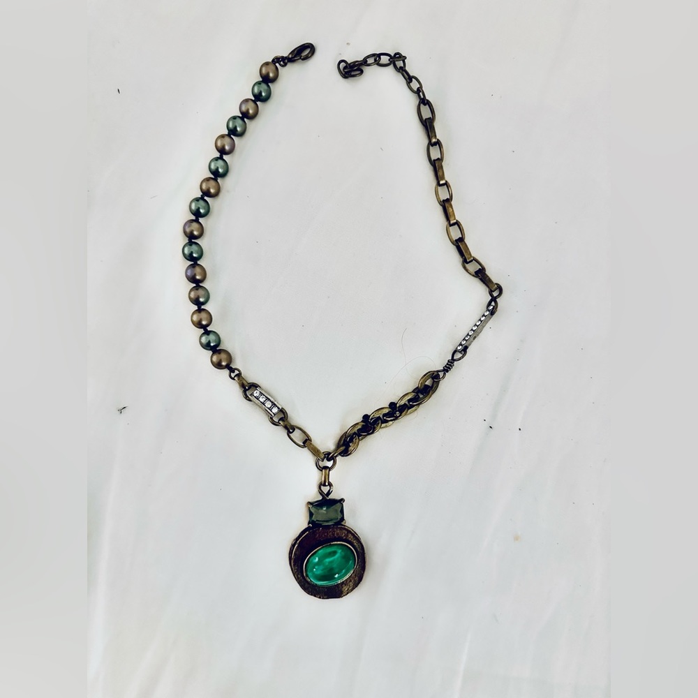 🧝‍♀️ | Green Amulet Necklace